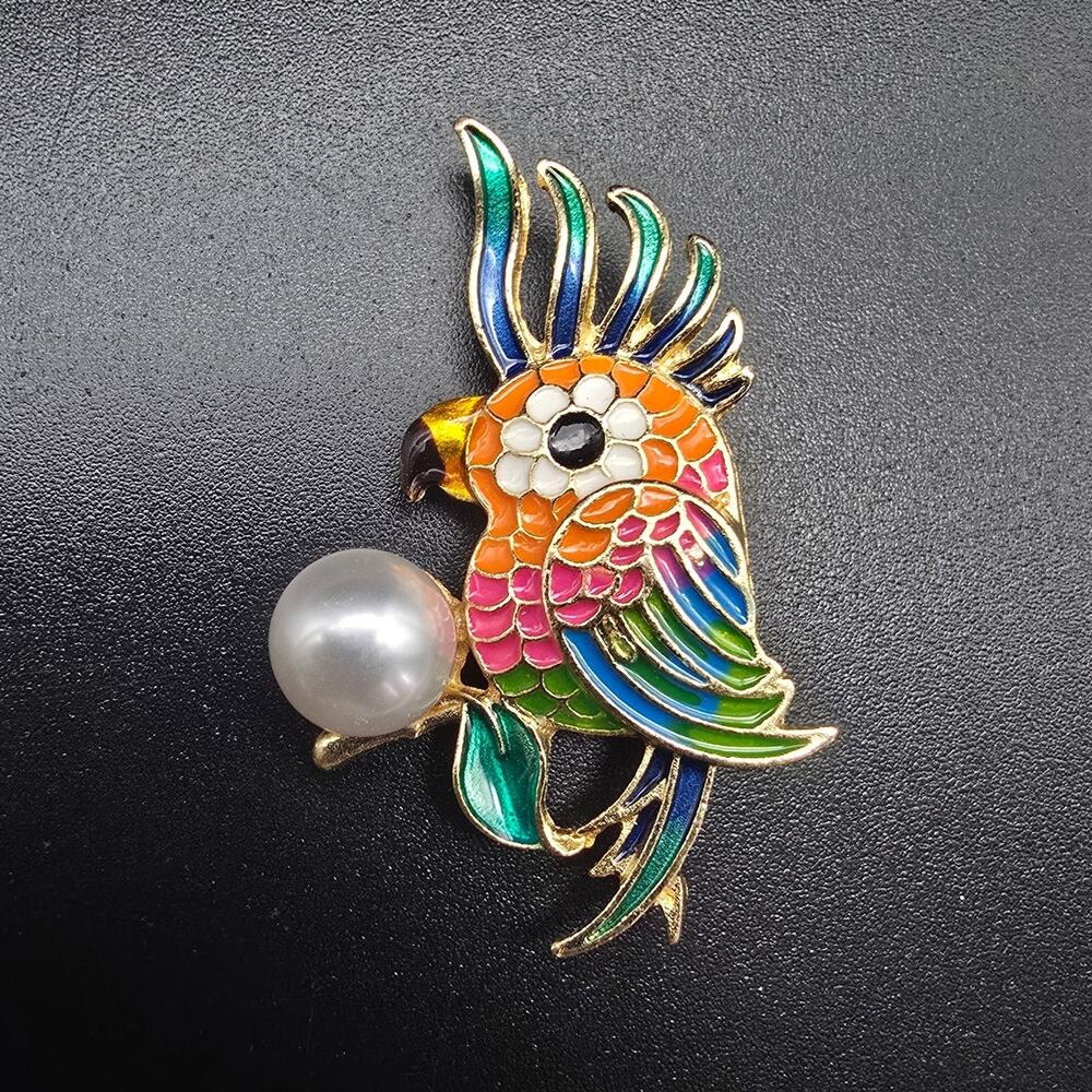 Colorful Parakeet Cockatiel Bird Brooch Pink Enamel Belly Fashion Jewelry